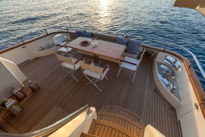 Location Yacht de Luxe Iris Azimut 74 Grèce