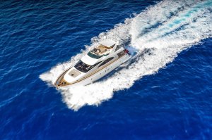 Location Yacht de Luxe Iris Azimut 74 Grèce