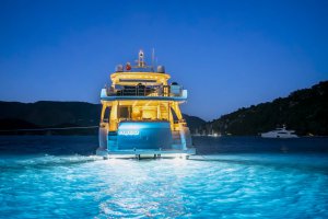 Аренда моторных яхт Hubo Azimut 84