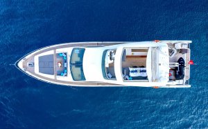 Аренда моторных яхт Hubo Azimut 84