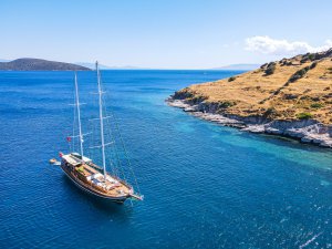 Lady Christa Gulet Available for Charter