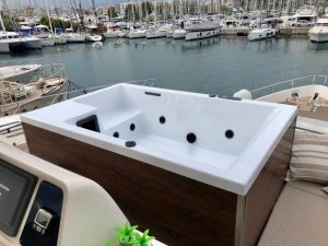 Questa e Vita Yacht Available for Charter